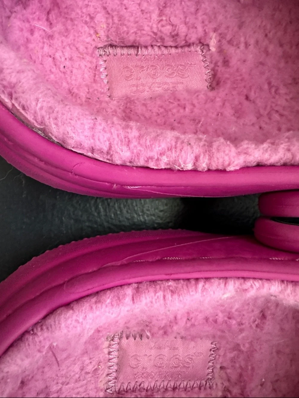 CROCS Classic Cozy Sherpa Lined Fuchsia/Hyper Pink Clog W7/M5 - Picture 5 of 10